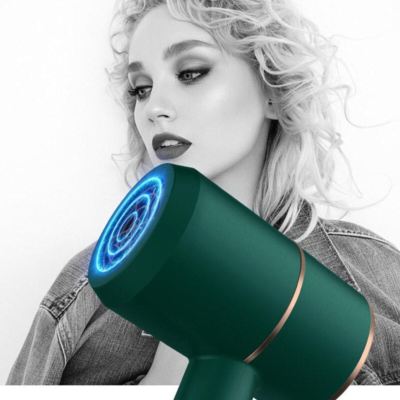 מיבש שיער מקצועי מעניק ברק ונפח לשיער